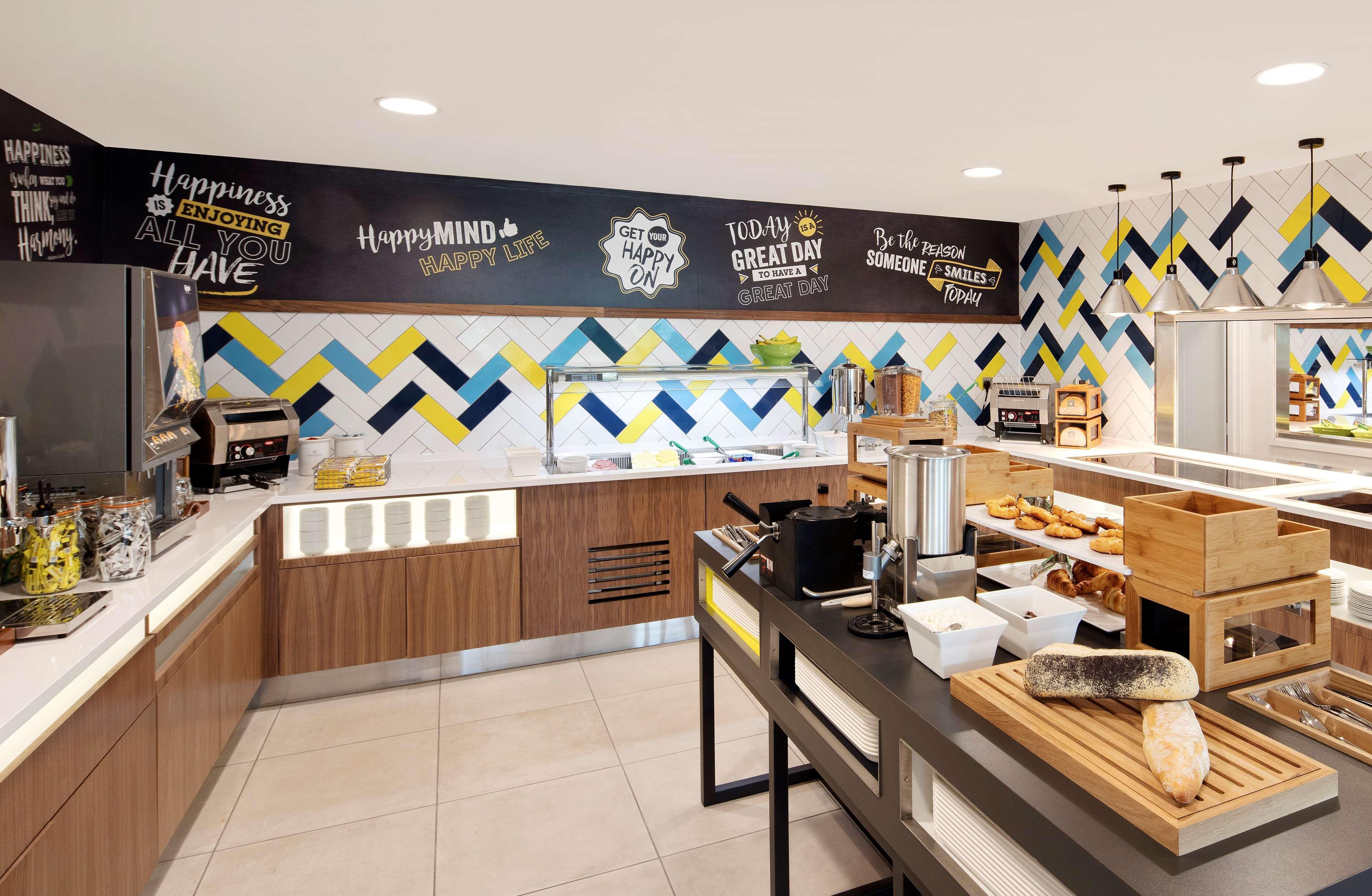 Hotel Hampton By Hilton London Stansted Airport Stansted Mountfitchet Esterno foto