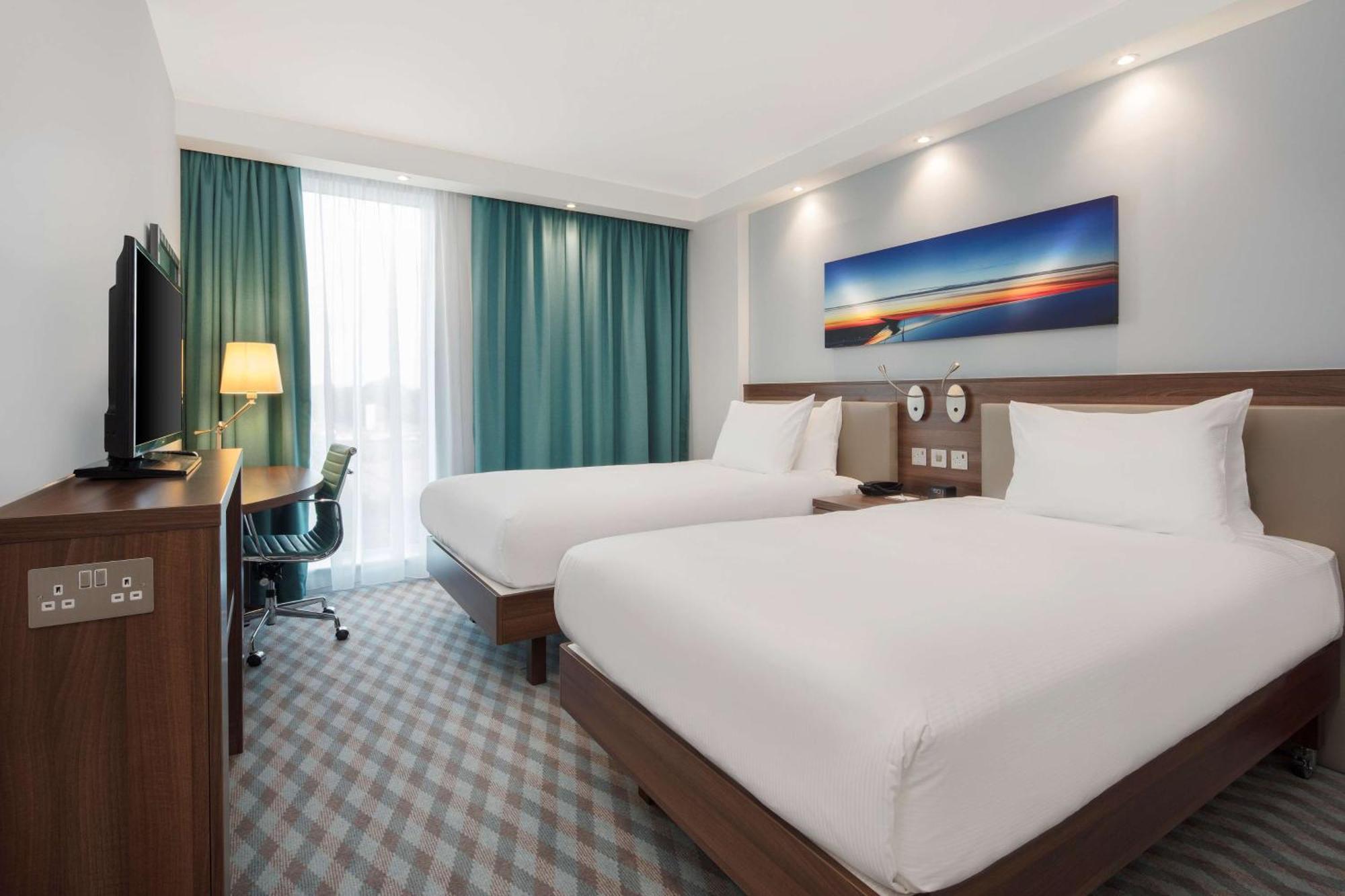 Hotel Hampton By Hilton London Stansted Airport Stansted Mountfitchet Esterno foto