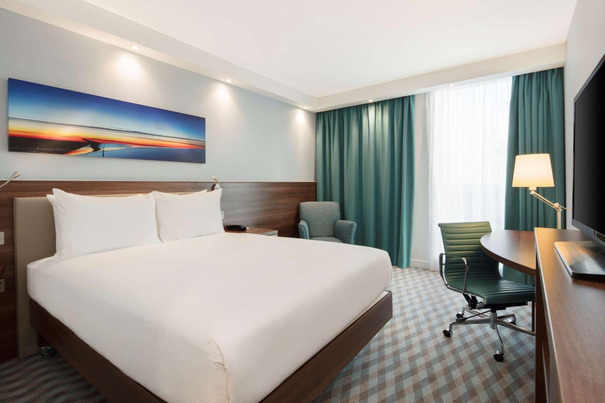 Hotel Hampton By Hilton London Stansted Airport Stansted Mountfitchet Esterno foto