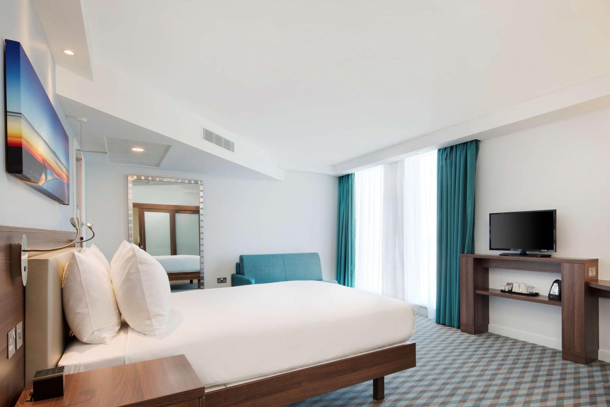 Hotel Hampton By Hilton London Stansted Airport Stansted Mountfitchet Esterno foto
