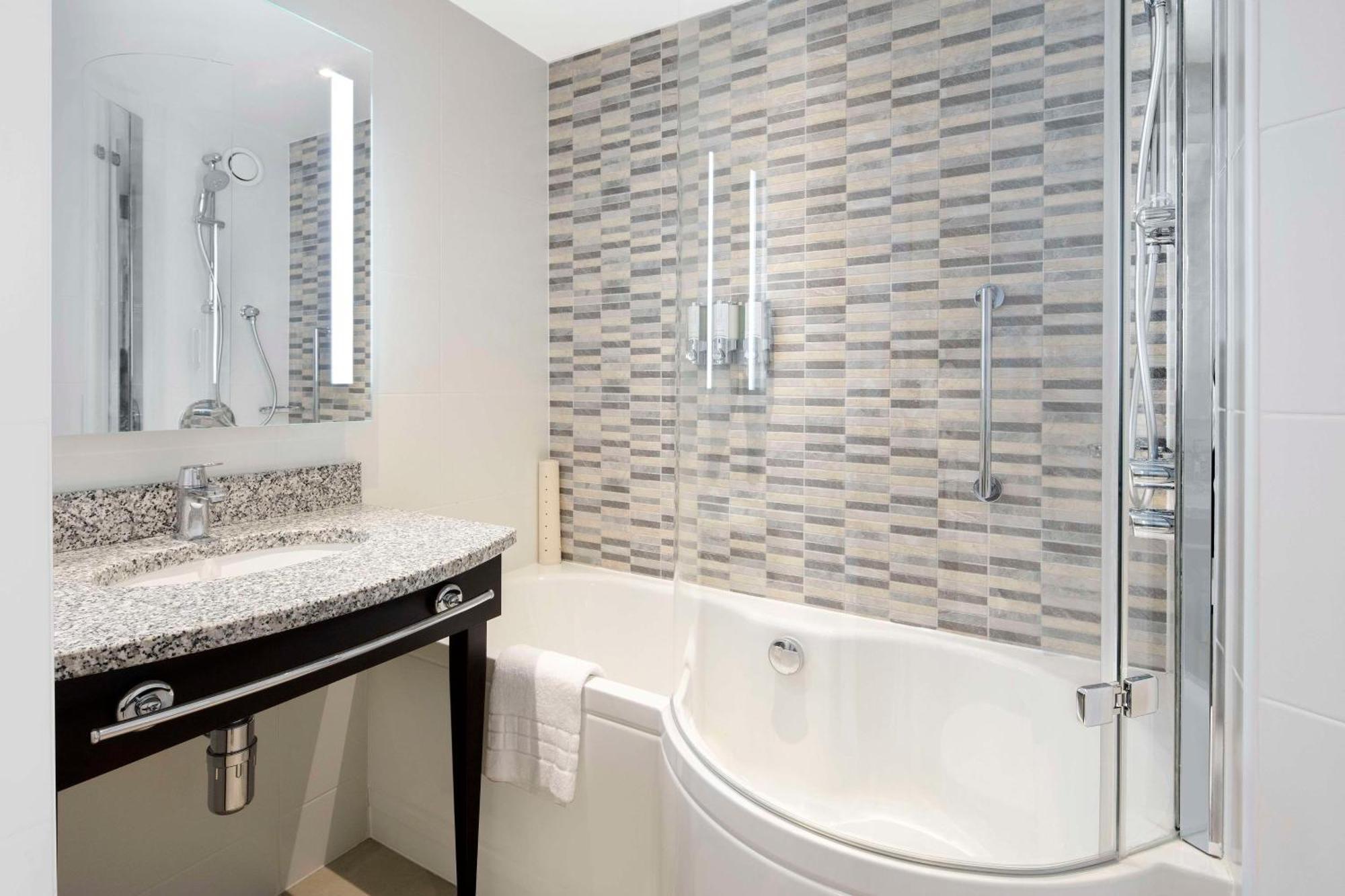 Hotel Hampton By Hilton London Stansted Airport Stansted Mountfitchet Esterno foto