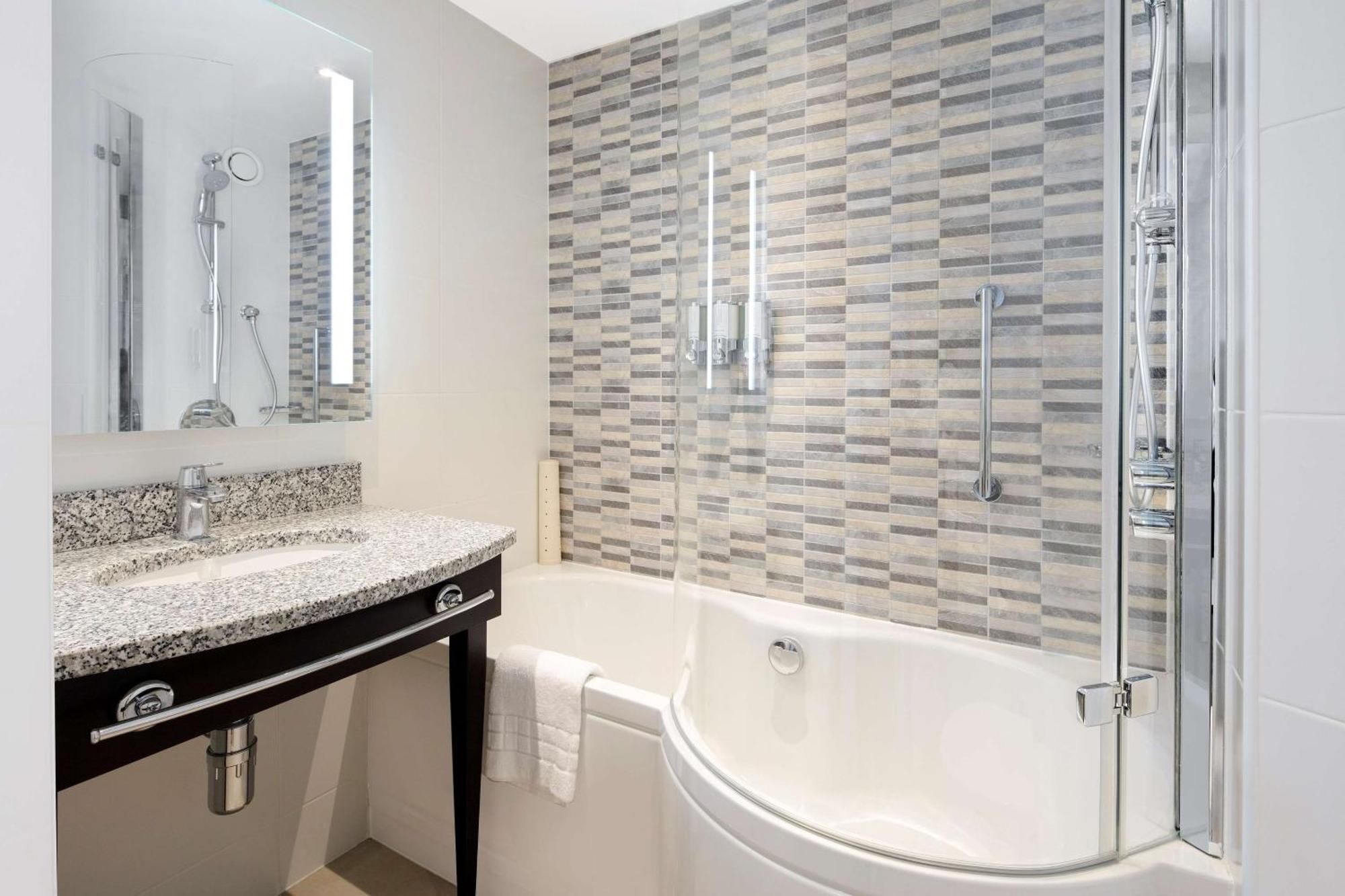 Hotel Hampton By Hilton London Stansted Airport Stansted Mountfitchet Esterno foto