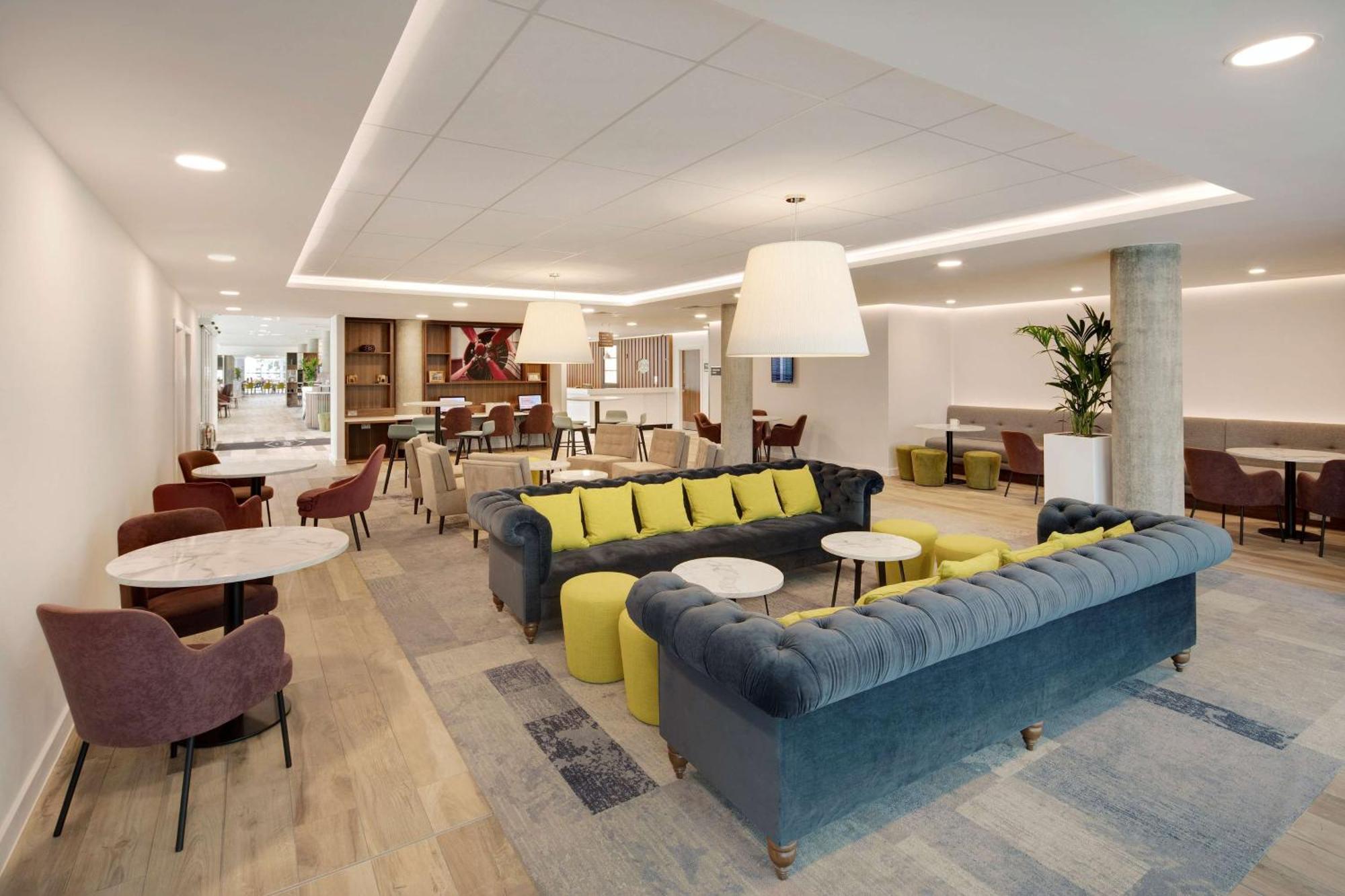 Hotel Hampton By Hilton London Stansted Airport Stansted Mountfitchet Esterno foto