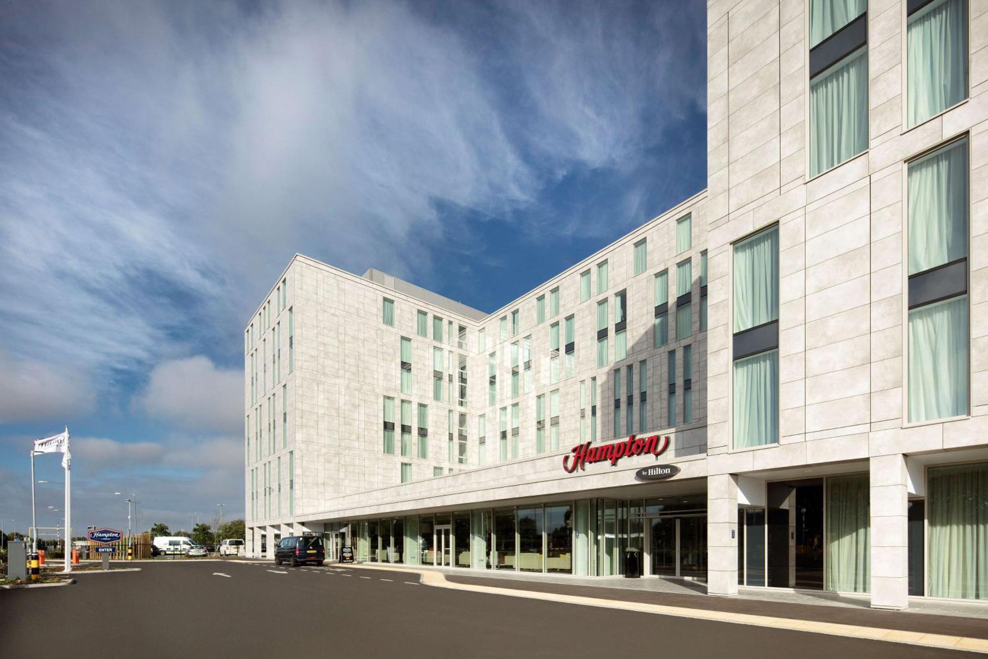 Hotel Hampton By Hilton London Stansted Airport Stansted Mountfitchet Esterno foto