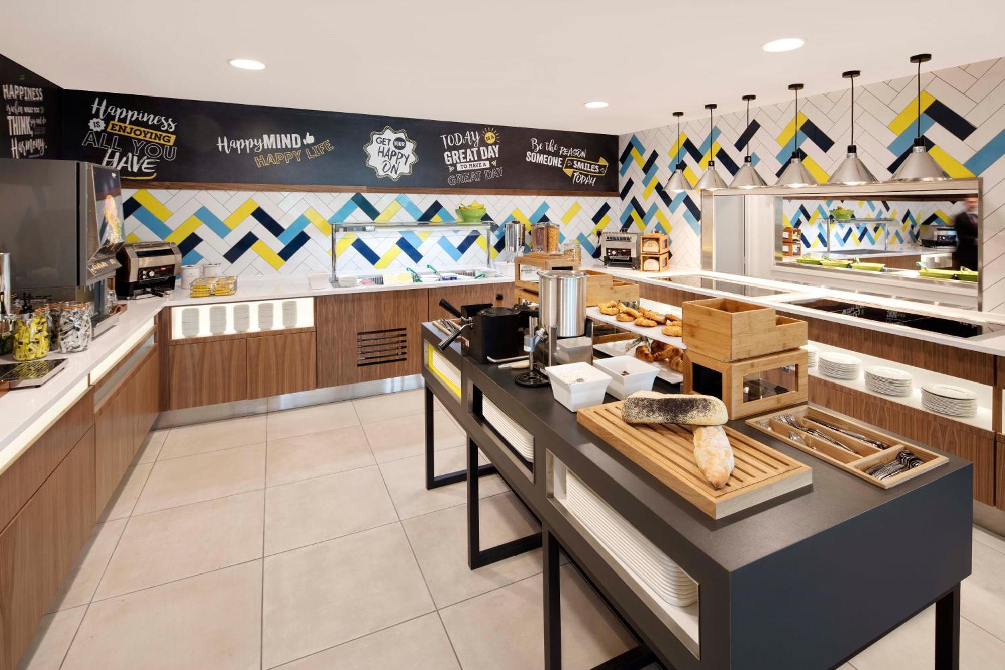 Hotel Hampton By Hilton London Stansted Airport Stansted Mountfitchet Esterno foto