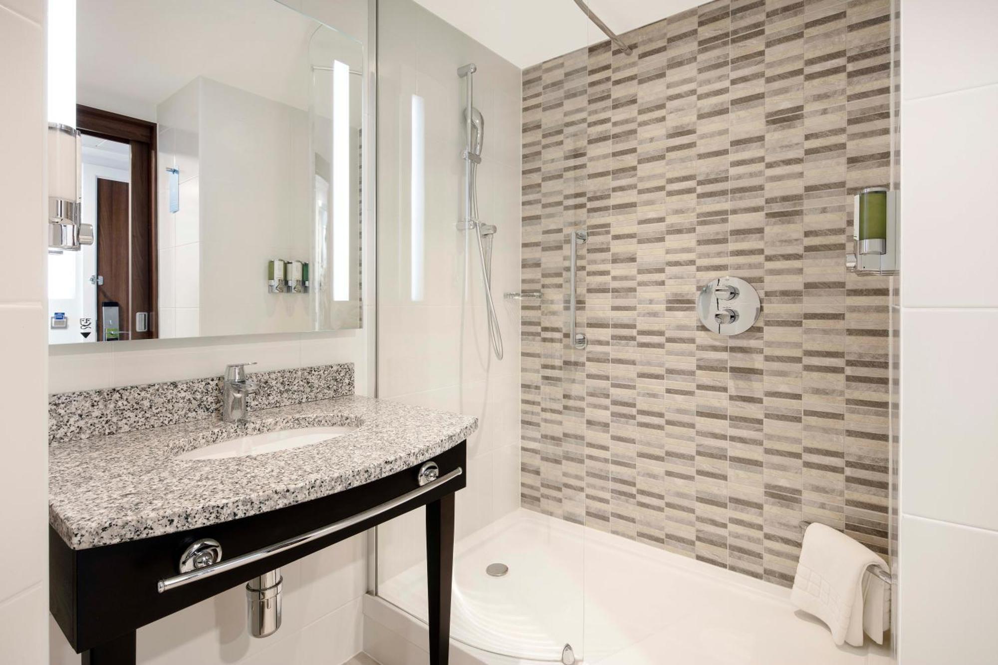 Hotel Hampton By Hilton London Stansted Airport Stansted Mountfitchet Esterno foto