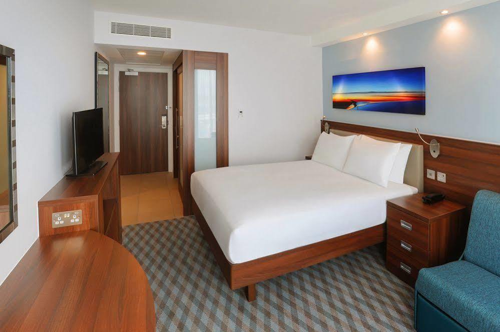 Hotel Hampton By Hilton London Stansted Airport Stansted Mountfitchet Esterno foto